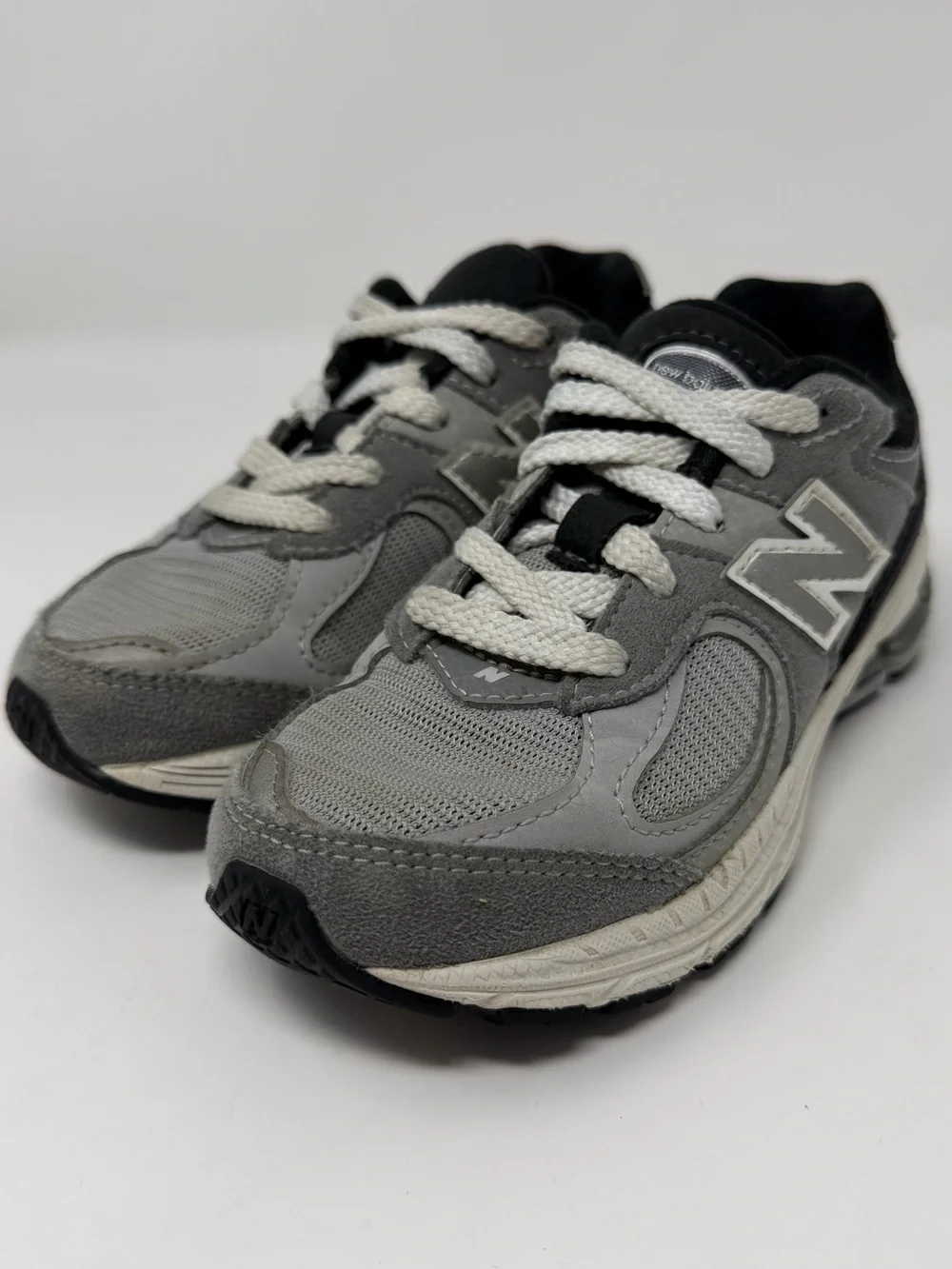 New Balance 2002r Kids' Gray Athletic Sneakers Sz.11